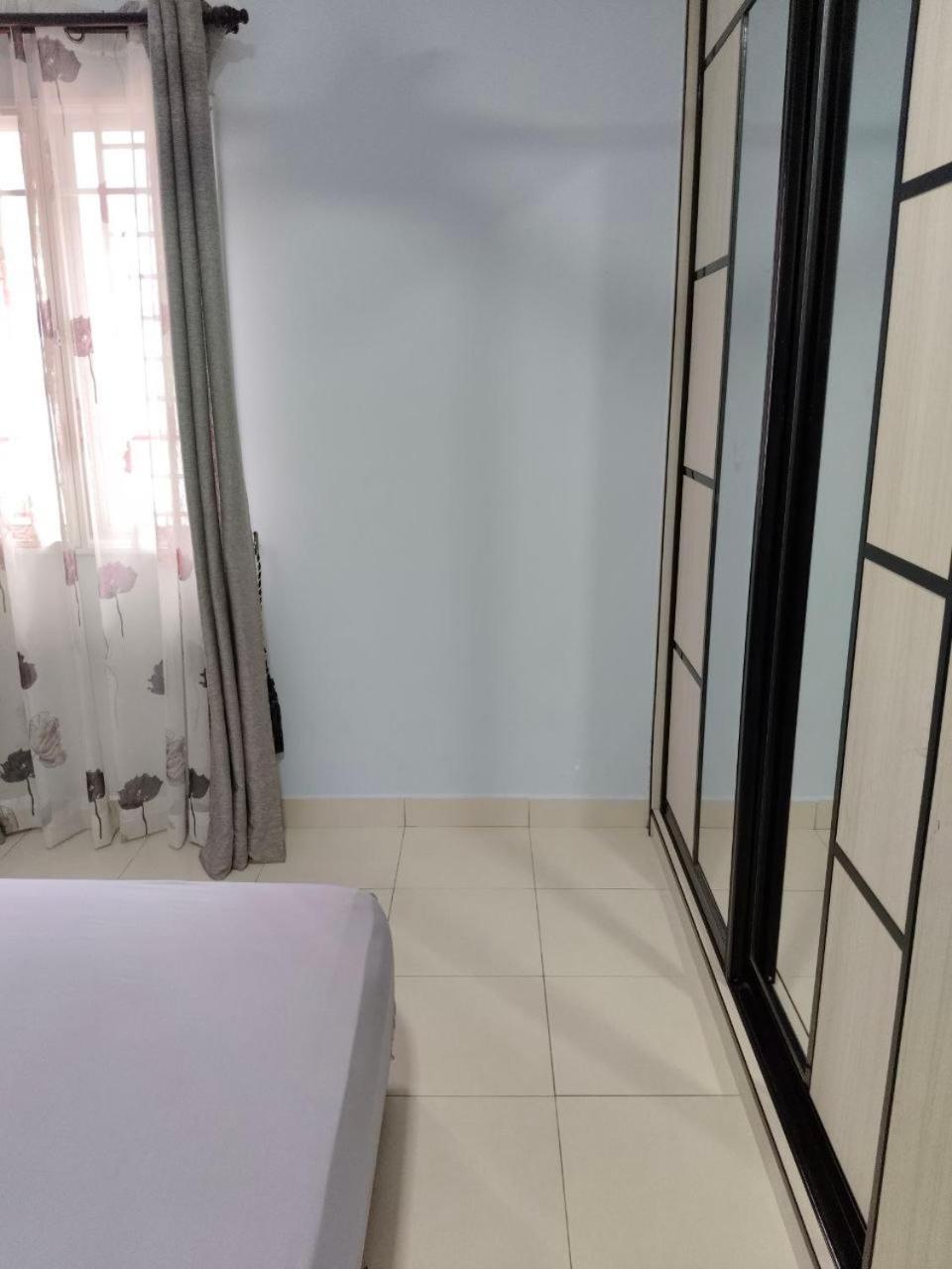 Nena Homestay Setia Alam, Air Conditioned, High Speed Internet Шах-Алам Екстер'єр фото