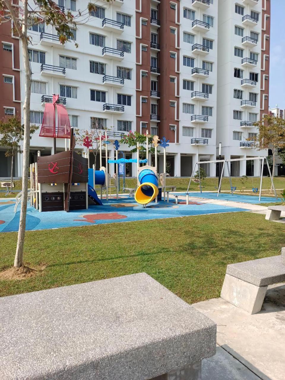 Nena Homestay Setia Alam, Air Conditioned, High Speed Internet Шах-Алам Екстер'єр фото