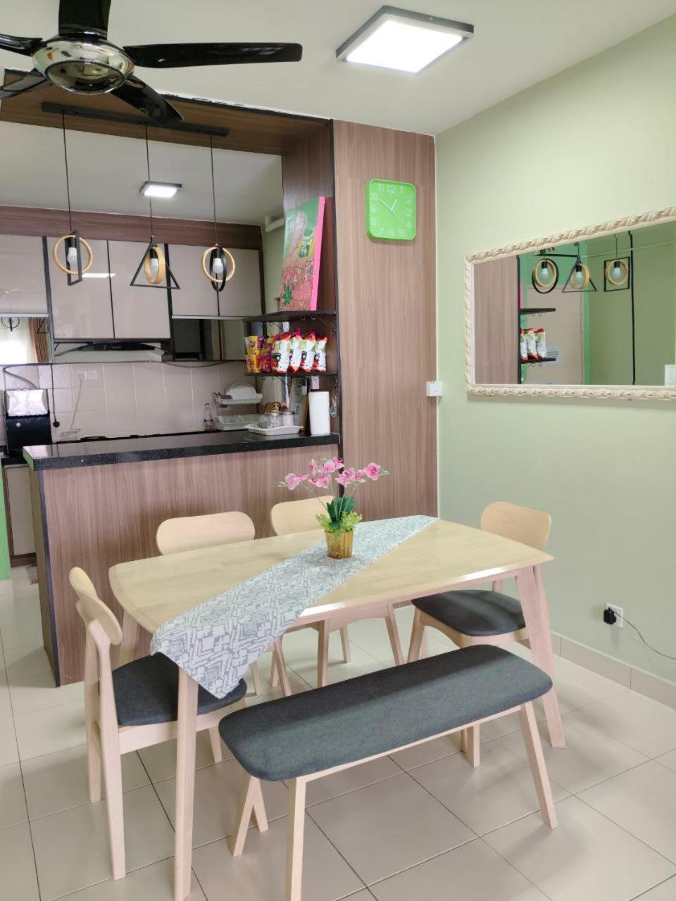 Nena Homestay Setia Alam, Air Conditioned, High Speed Internet Шах-Алам Екстер'єр фото